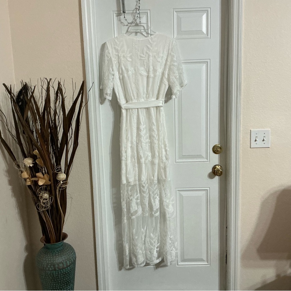 Elegant White Lace Dress - Picture 6 of 11